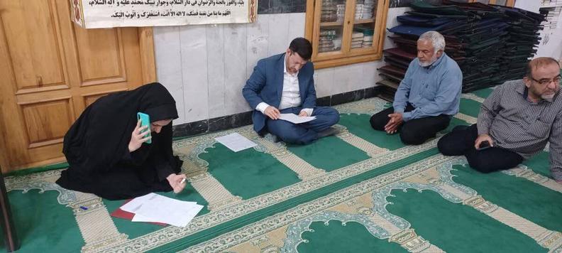 رئیس کل دادگستری استان بوشهر با حضور در مساجد توحید و امیر المومنین (ع) بوشهر با بررسی درخواست‌ها و مسائل و مشکلات نمازگزاران دستورات لازم را در جهت رفع آن‌ها صادر کرد