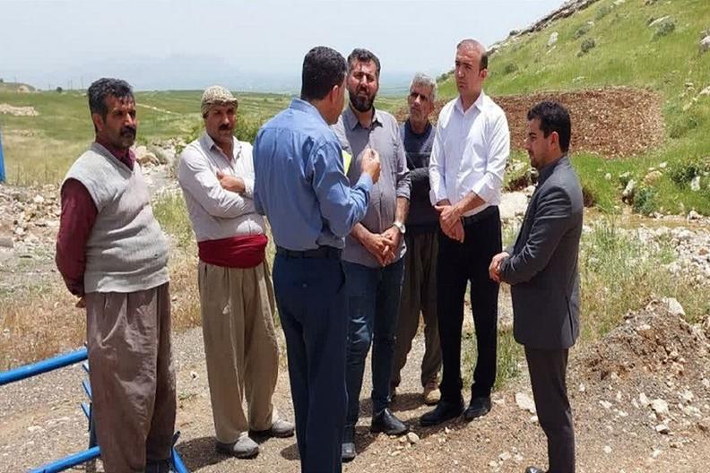 دادستان شهرستان کامیاران استان کردستان از معدن سنگ لاشه روستای ماراب بازدید و با صدور دستوراتی مشکلات این معدن را حل و فصل کرد